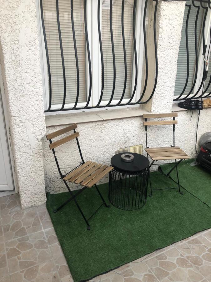 Studette Independant Avec Terrasse-Climatisation Apartment Marseille Luaran gambar